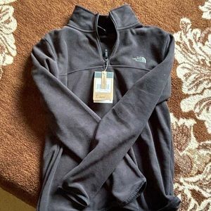 The North Face Men's TKA Glacier Quarter Zip Fleece Pullover. Size small